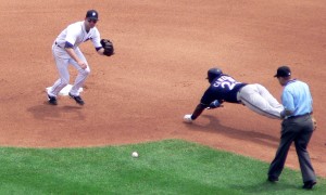 Mike Cameron steals 2nd base ahead of the throw to Adam Everett