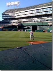 Galarraga and Ryan warm up before the start